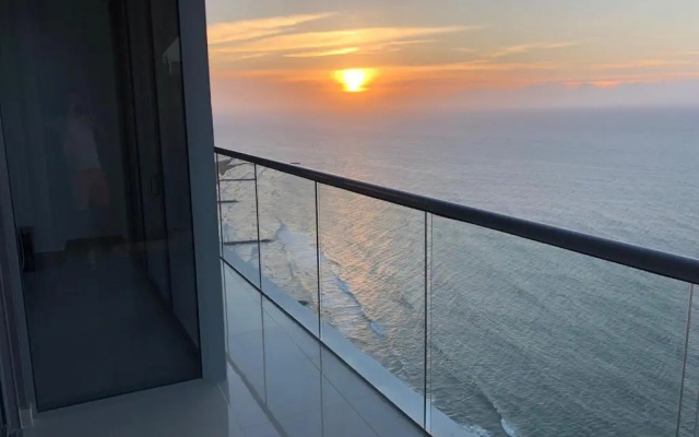 41st Fl Beach Condo in Bocagrande