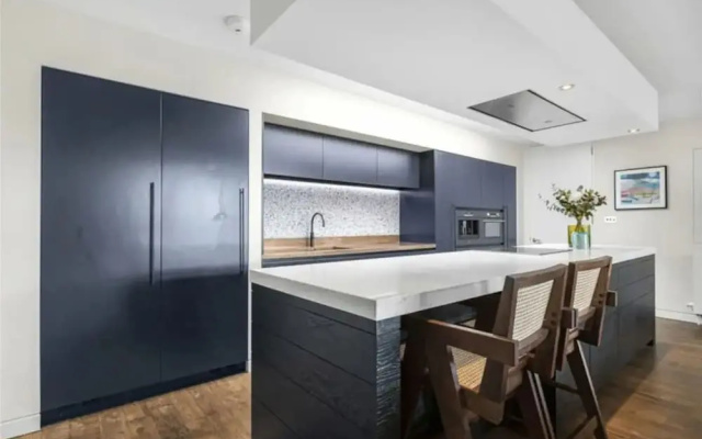 Stunning Shoreditch Penthouse Red5