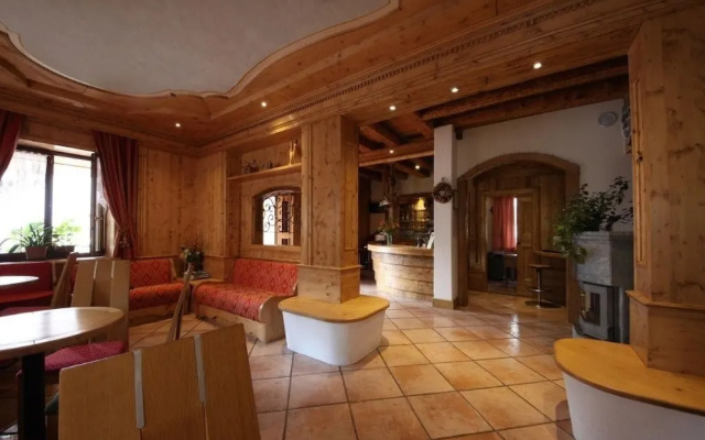 Albergo Centrale Forni