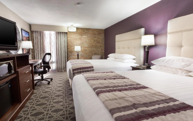 McAllen Plaza Hotel & Suites