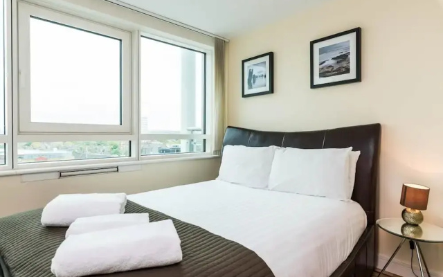 Luxury Modern 2BD Flat in Centre