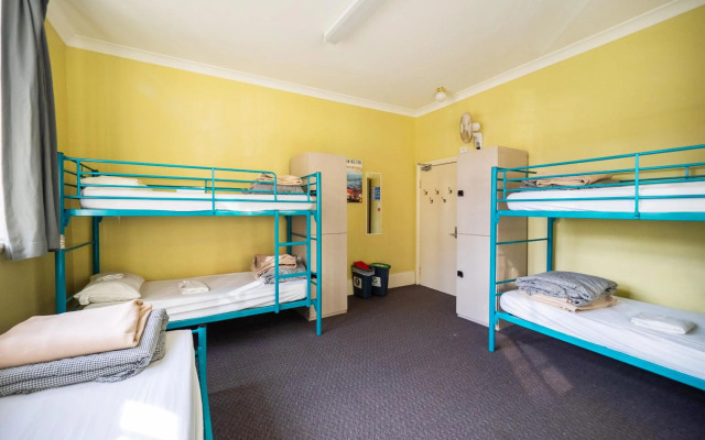 YHA Newcastle Beach