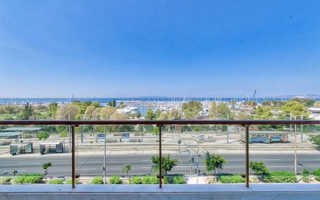 Spacious 3 bedroom apartment in Alimos