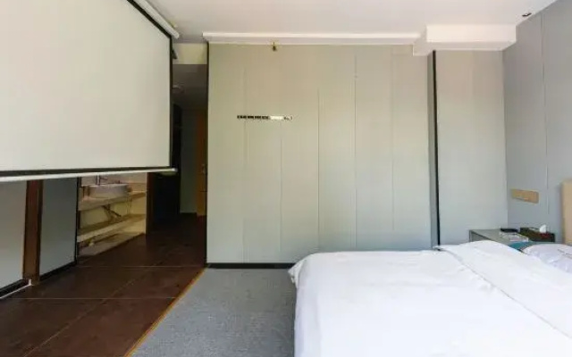 Qixi Qingju Hotel (Provincial Sports Center)