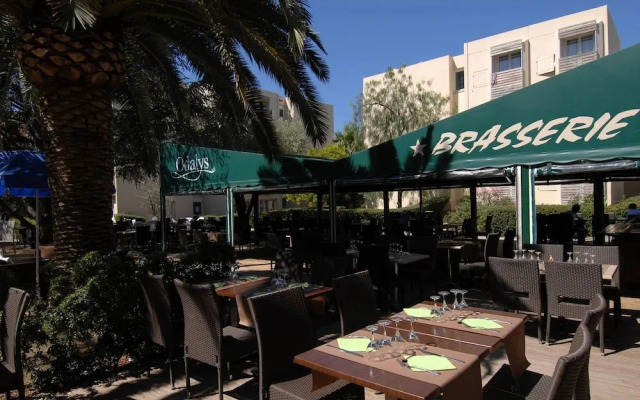 Sunny Retreat With Pool
