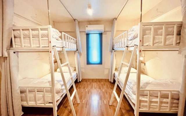 The Lab Sleep Hostel