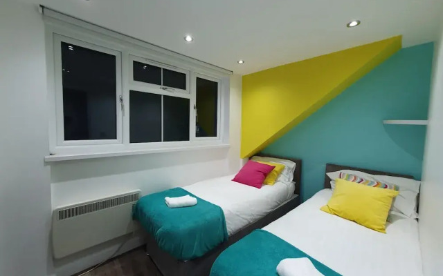 Chic Spacious Apartment in Peterborough