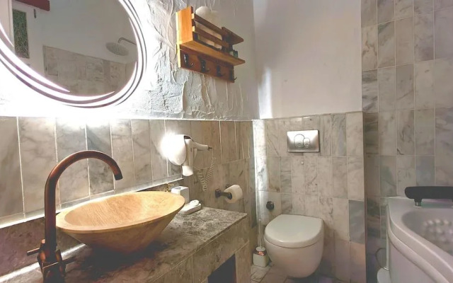 Banana Alaçatı Food & Stay - Adults Only