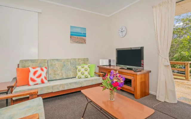 The Windsor Bach - Tairua Holiday Home