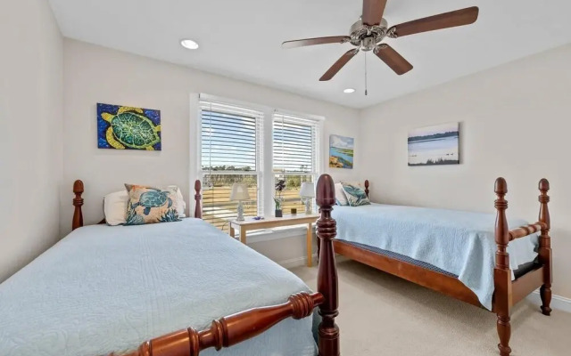 Downeast Retreat 4 Bedroom Home by RedAwning