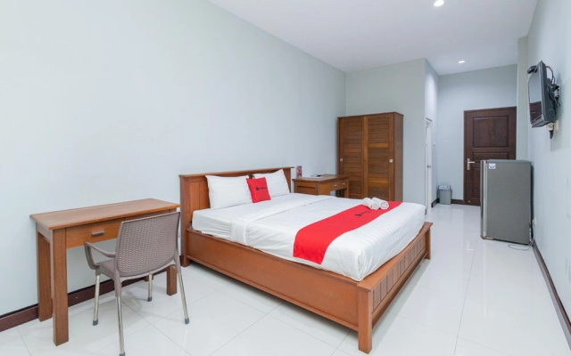 RedDoorz near Universitas Wijaya Kusuma 2