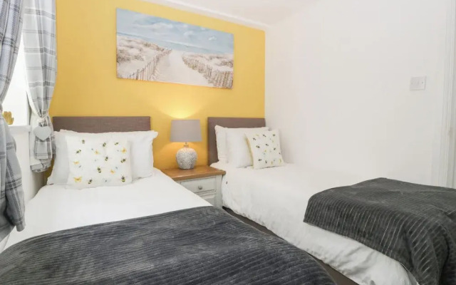 76A Mackworth Road