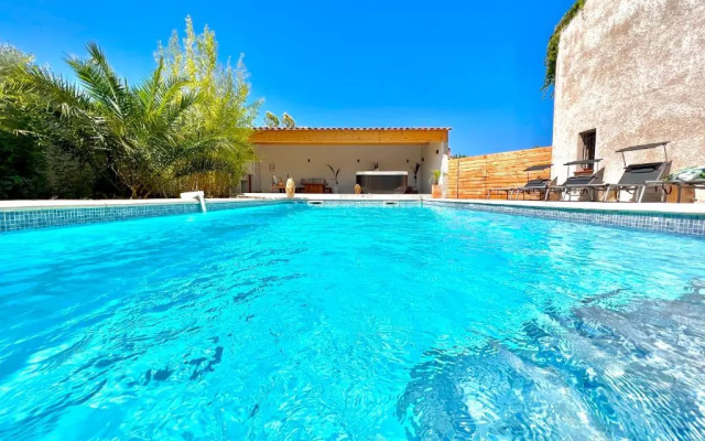 Studio Avec Jacuzzi Et Piscine (Adults Only)
