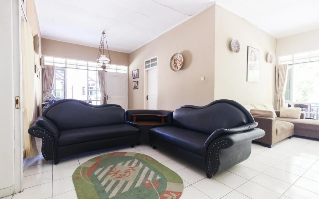 PELE Backpacker Guesthouse