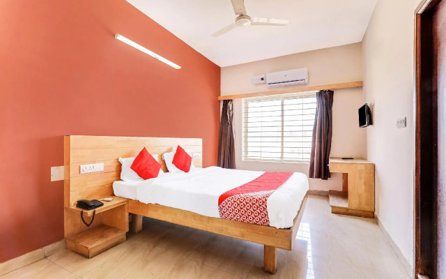 OYO 30567 Karthik Inn