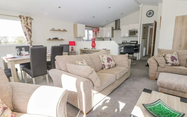 Superb detached lodge located on Skipsea Sands