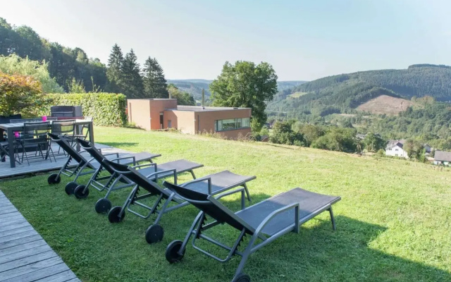 Luxury Villa in Stavelot with Hot Tub