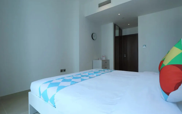 OYO Home 258 1BHK Marina Gate 2