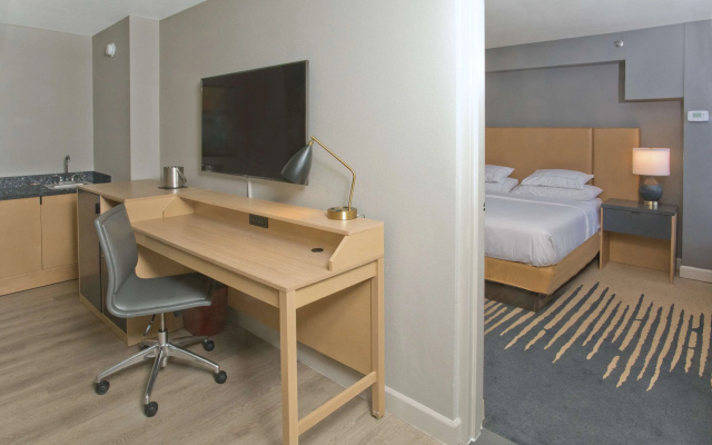 DoubleTree by Hilton Chico