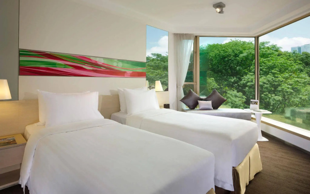 The Royal Pacific Hotel & Towers