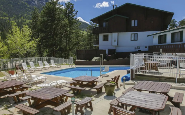 Fawn Valley Inn: 102