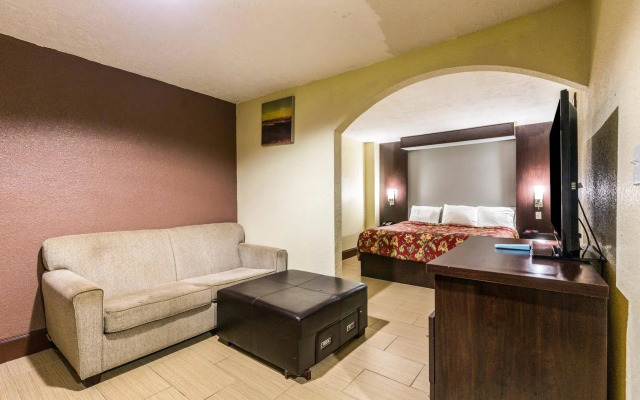Rodeway Inn & Suites