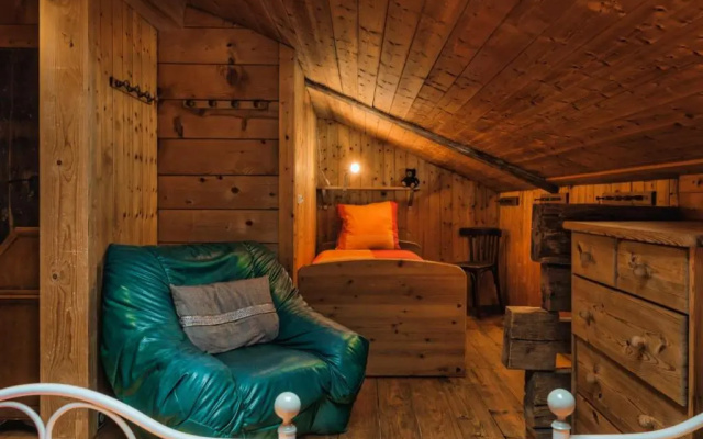 4BR Traditional Chalet BBQ + Fireplace + View