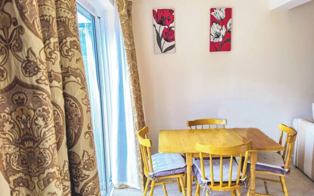 3 Bed - Sleeps 4 - Free Parking - Private Garden