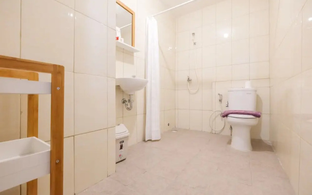 Spacious Bassura City Apartment with Pool View