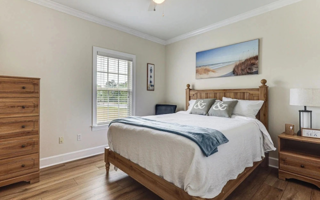 Pool Access! Recently Updated Retreat in Foley