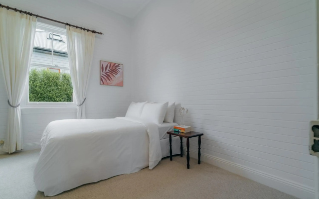 Quinn's Cottage - Central Armidale