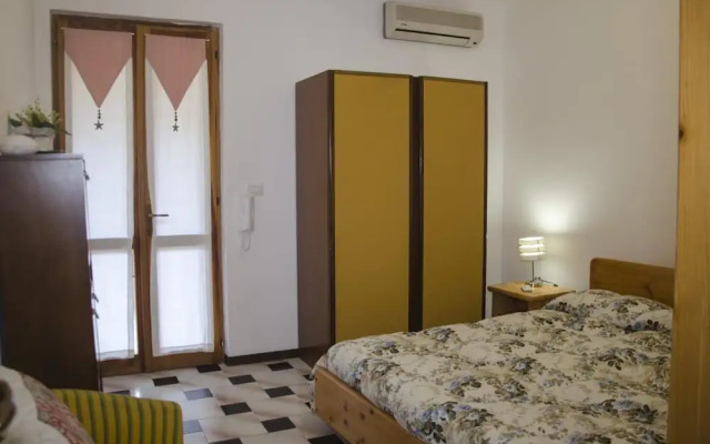 Beachfront two Room Apartment Sparaglione