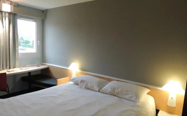 ibis Auray