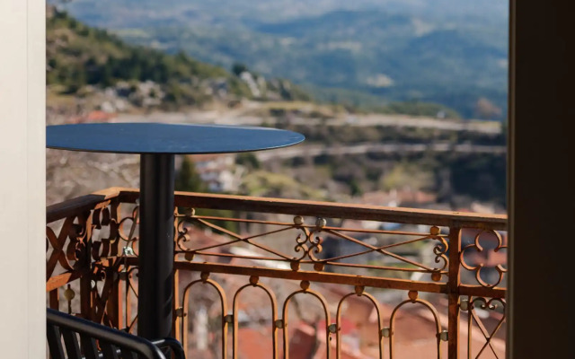 Moreas Peak Lodge
