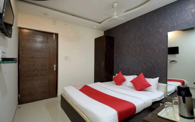 OYO Flagship 80565 Hotel Royal Inn