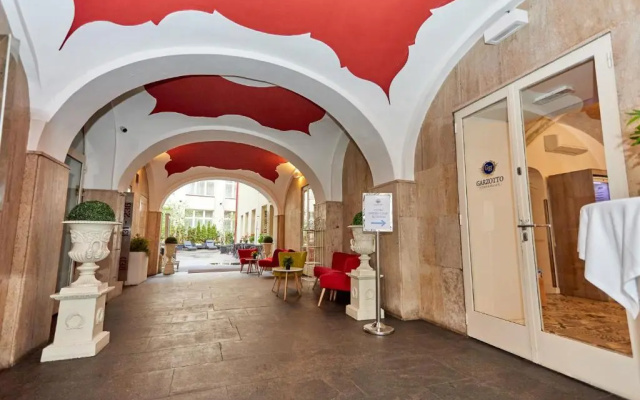 Hotel Garden Court