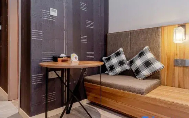 Homeinn Plus Hotel (Nanjing Confucius Temple Sanshanjie Subway Station)