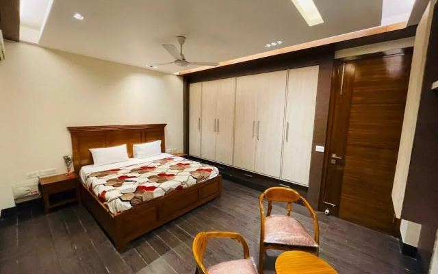 Fortune Home Service Apartment 4Bhk D163