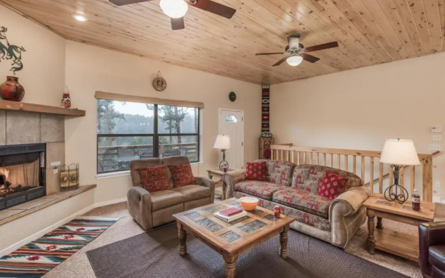 Alto Family Escape - Four Bedroom Cabin with Hot Tub