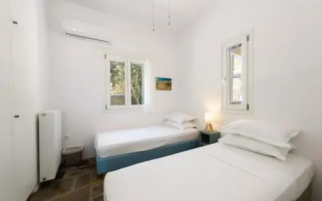 Cycladic beauty and tranquillity in Kostos, Paros