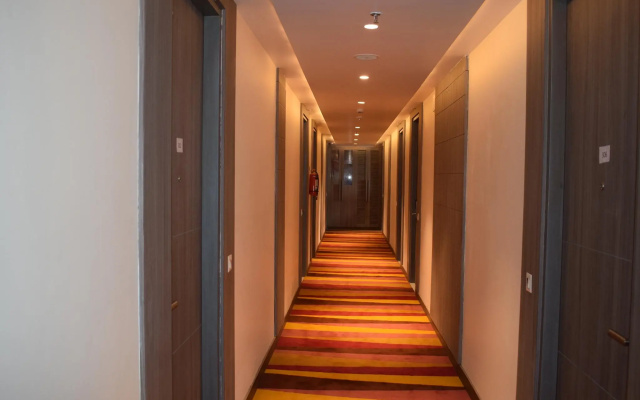 Hotel Deep Clarks Inn Lucknow