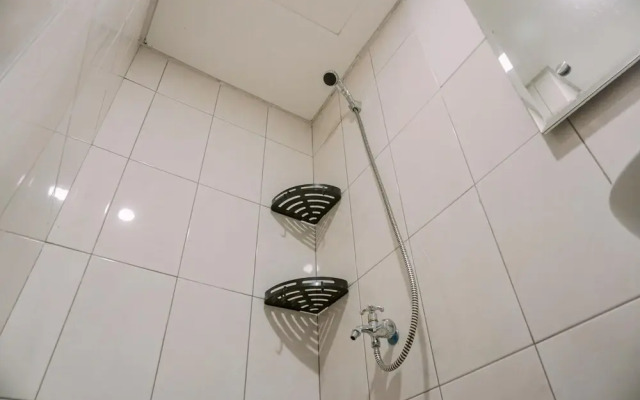 Homey And Warm Studio Amazana Serpong Apartment