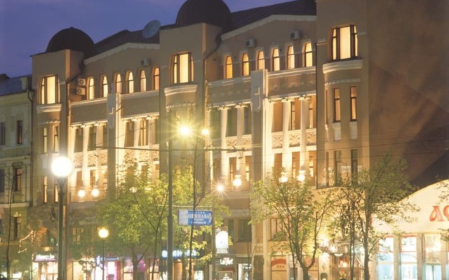 Astoria Hotel вид на фасад