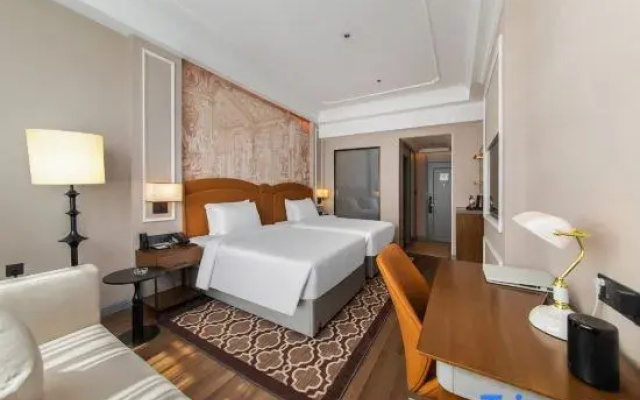 Vienna International Hotel (Daocheng Aden Scenic Area)