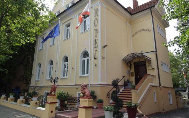 Hotel Villa Konstanz Берлин вид на фасад