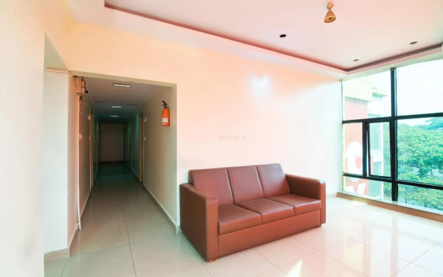 OYO 10293 Rajmahal Comforts