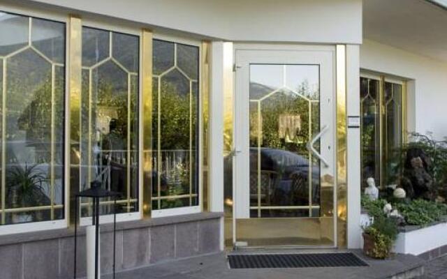 Hotel Sonnenhof Лана вид на фасад