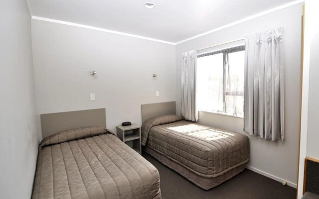 Knightsbridge Court Motor Lodge