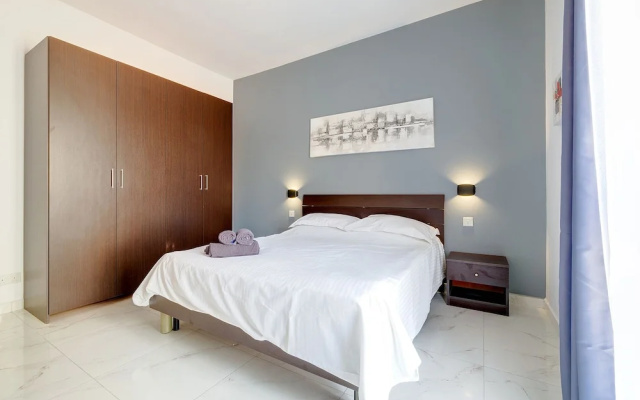 Modern 1BR Apartment Steps From the Promenade