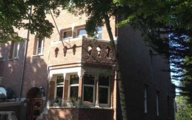 Отель B&B Emma Ln вид на фасад